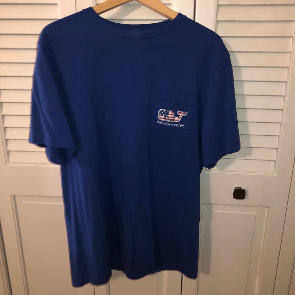 Men’s medium vineyard vines tee